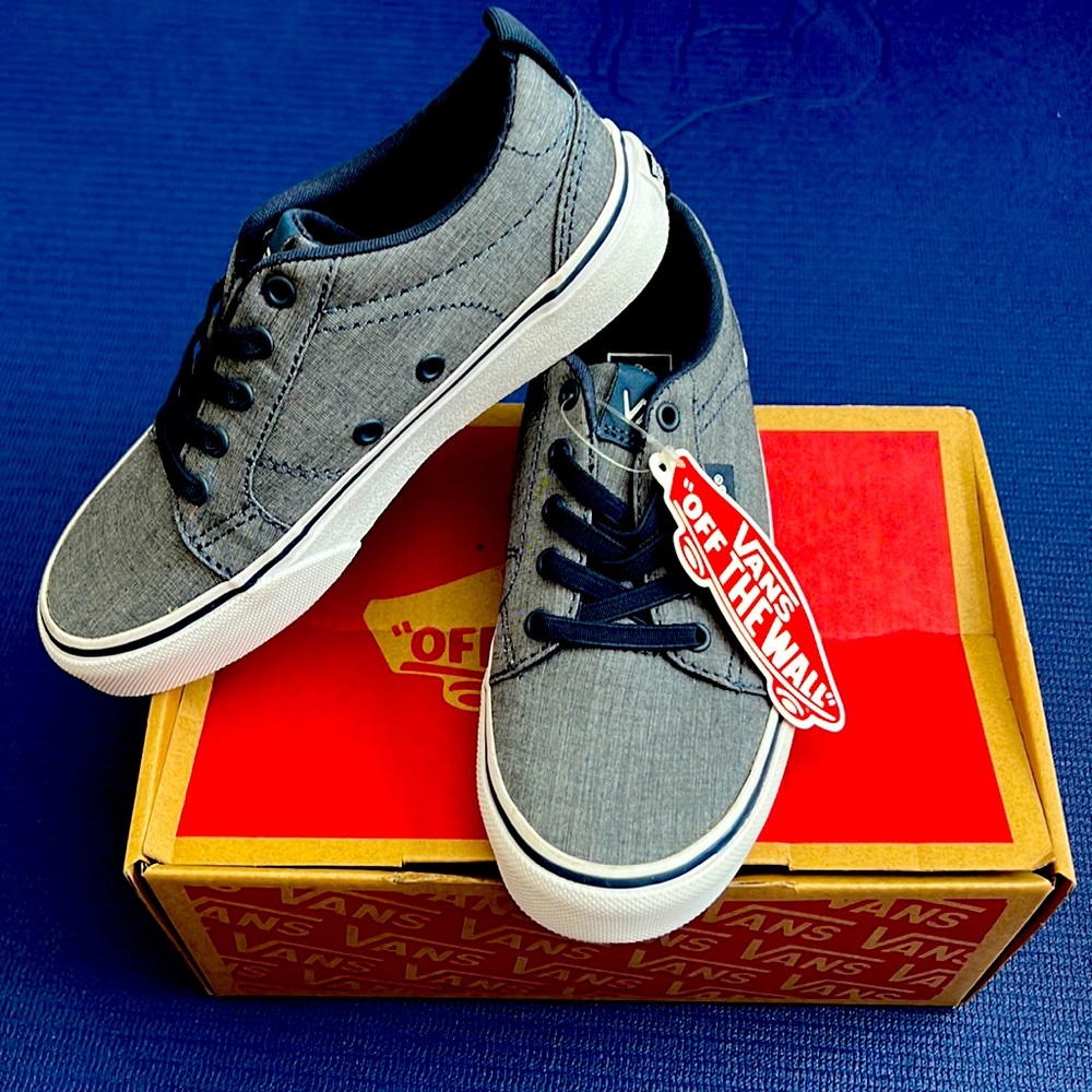 Brand new Vans unisex kids “off the world” bishop slip on sneakers Y13